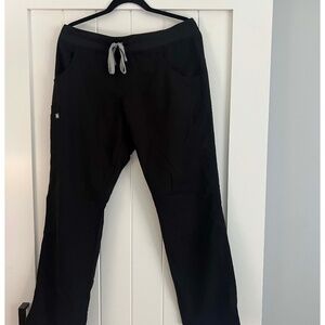 FIGS KADE CARGO SCRUB PANTS excellent condition Size Large. Black
